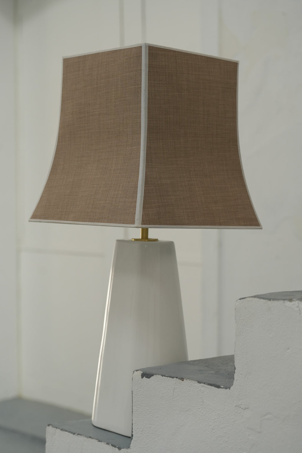 Candeeiro de mesa branco