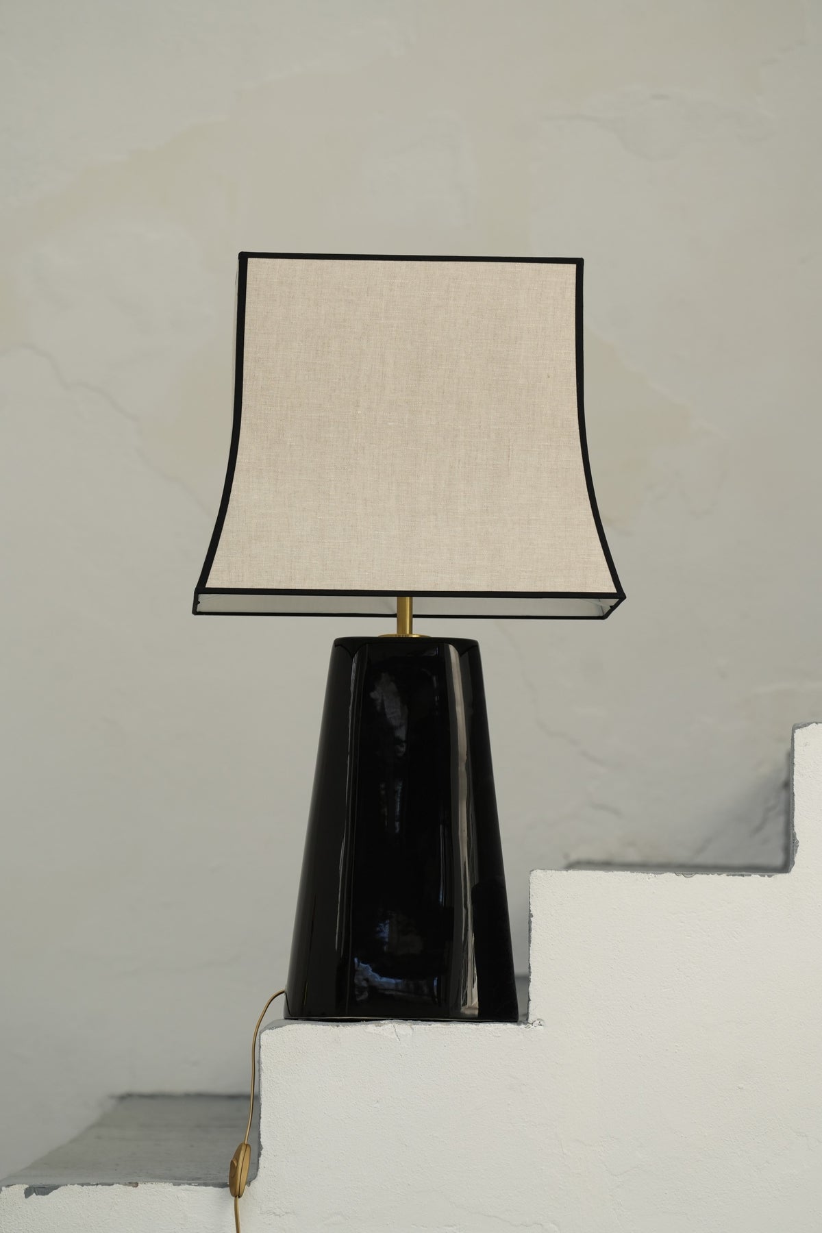 Candeeiro de Mesa Preto